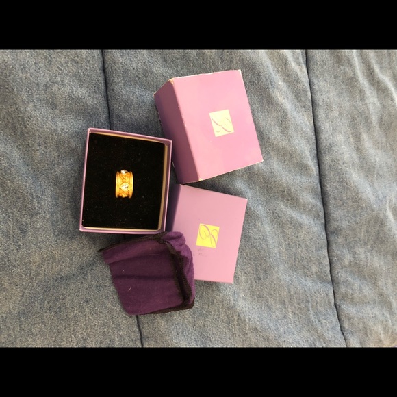 Ring - Picture 1 of 3